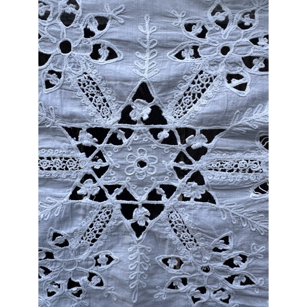 Vintage Hand Embroidered Cutwork Table Runner White Linen Floral 49 x 16 - Picture 4 of 13